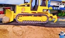 儿童挖机视频,小玩家操控挖机，体验工程乐趣